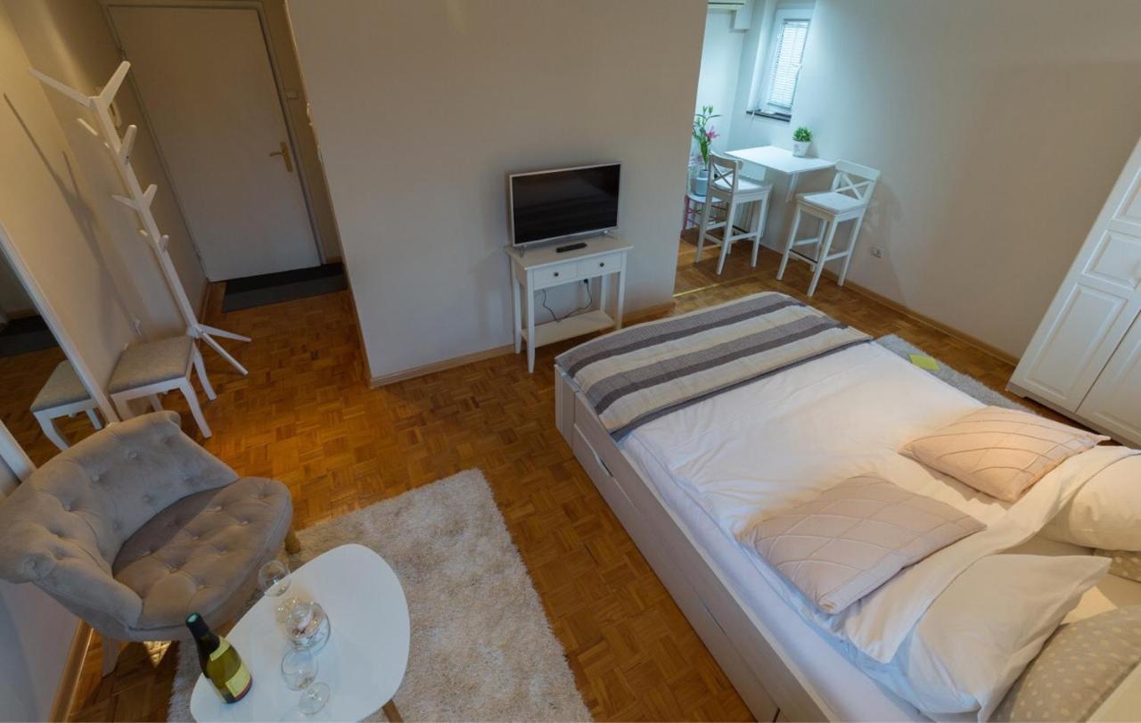 Atelje Knez Mihailova Belgrado Esterno foto