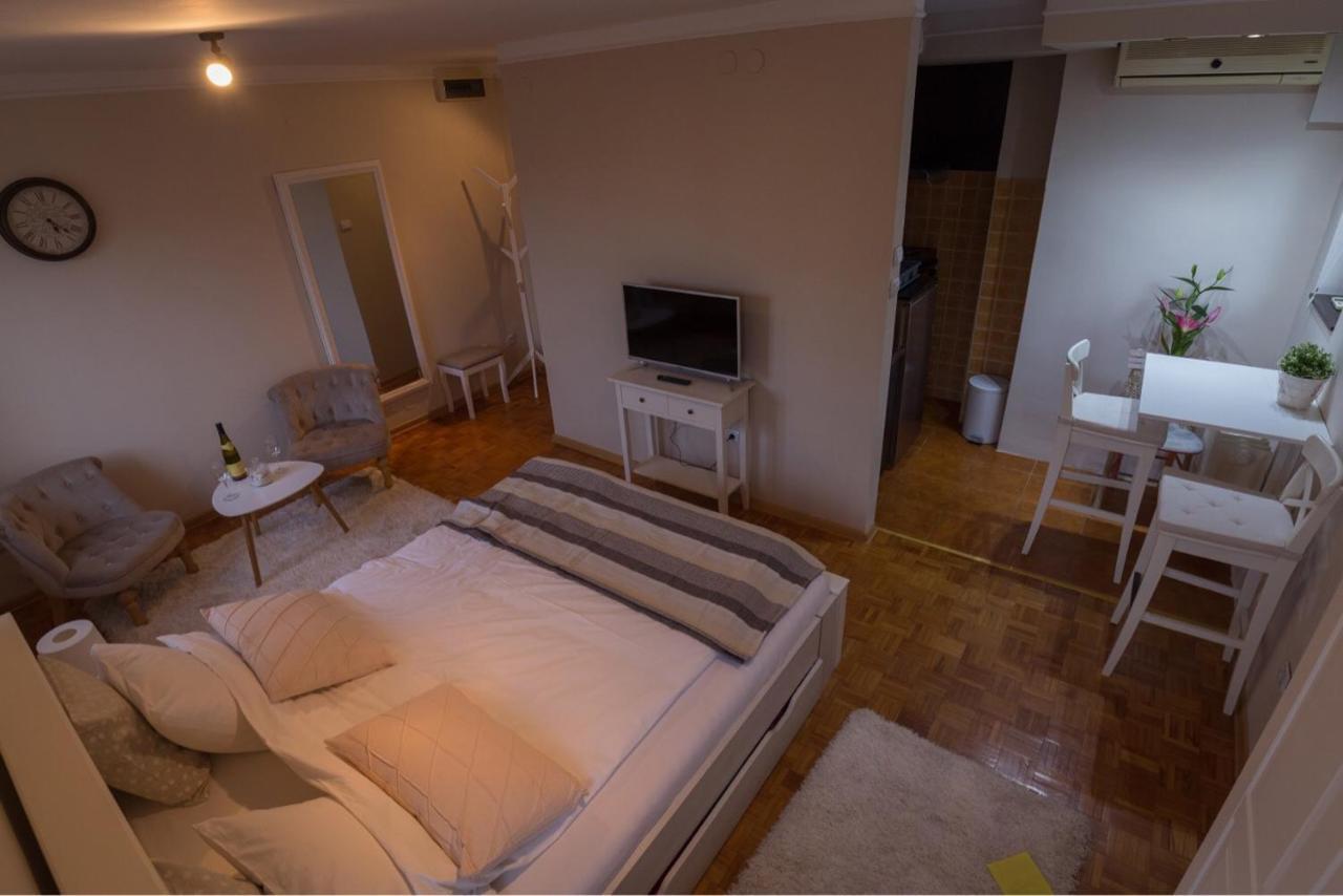 Atelje Knez Mihailova Belgrado Esterno foto